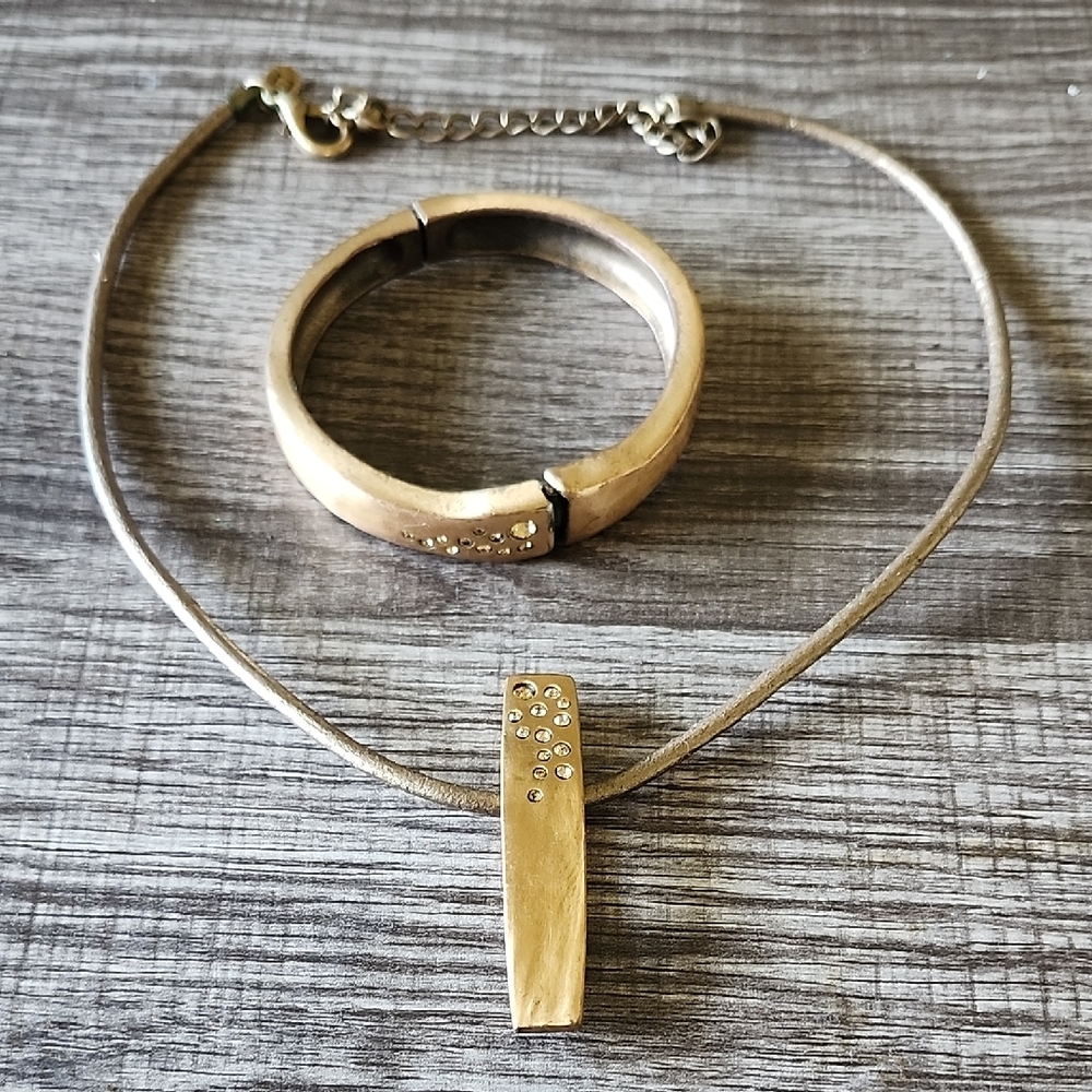 Elegant Gold Jewelry Set with Crystals